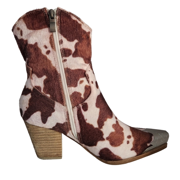 Beast Fashion Dakota Cow Print Western Cowboy Ankle Boot Womens Size 7 - Picture 2 of 9